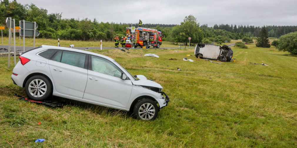 Schlimmer Crash In Der Rhön: Mehrere Schwerverletzte - 1 Tote - Mediathek