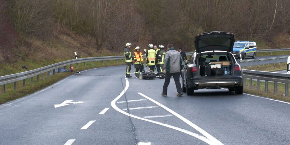 Schwerer Motorradunfall: 16-Jähriger Verstirbt Noch An Der Unfallstelle ...